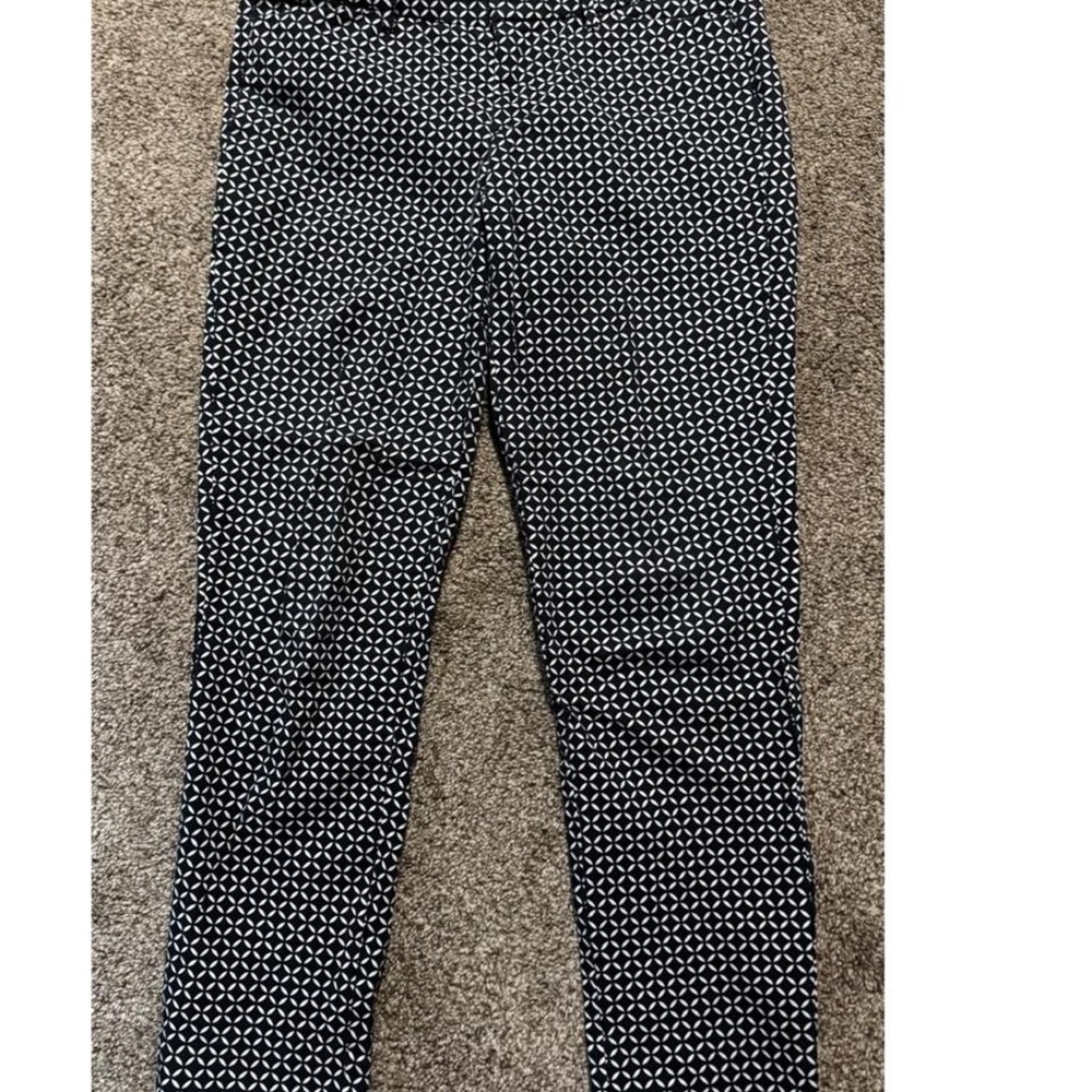 A.N.A Black & White Geometric Patterned Pants, size US 4